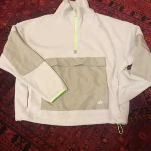Alo Yoga- Backcomb Pullover